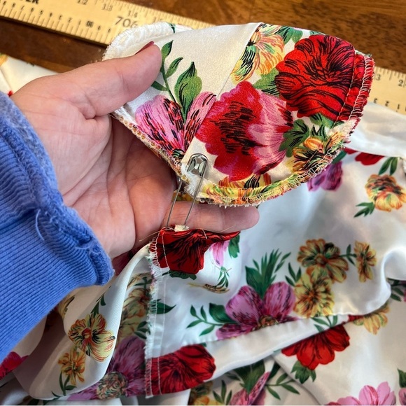 Vintage Gold Label Victoria Secret ivory red floral robe size Large - Picture 12 of 16